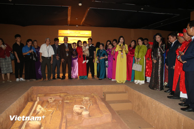 Cận cảnh trang sức, đồ đồng - đá quý hiếm hàng nghìn năm tuổi của người Việt cổ- Ảnh 1.