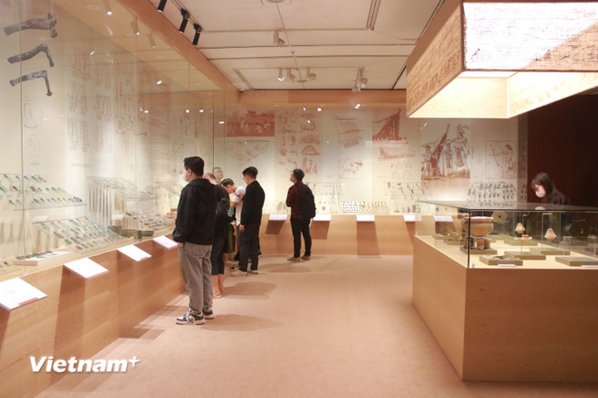 Cận cảnh trang sức, đồ đồng - đá quý hiếm hàng nghìn năm tuổi của người Việt cổ- Ảnh 7.