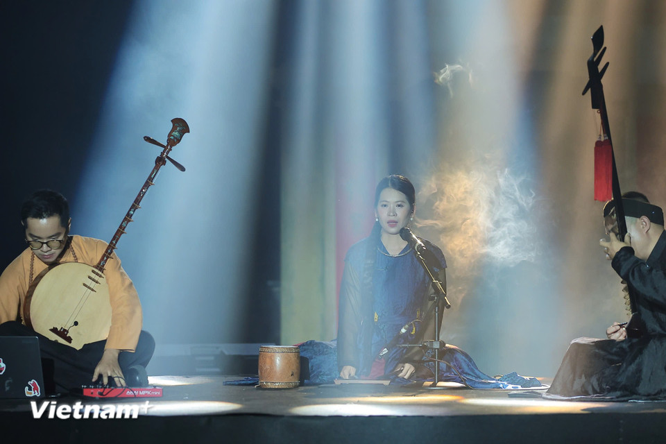 Âm nhạc truyền thống hòa cùng nghệ thuật thị giác tạo nên "Khoảnh khắc vĩnh cửu"- Ảnh 6.