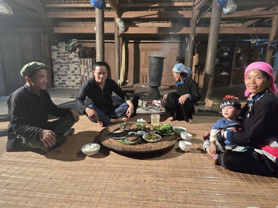 Thu hẹp khoảng cách giới trong tiếp cận tri thức số giúp phụ nữ Lào Cai giảm nghèo bền vững- Ảnh 2. Thu hẹp khoảng cách giới trong tiếp cận tri thức số giúp phụ nữ Lào Cai giảm nghèo bền vững- Ảnh 2.