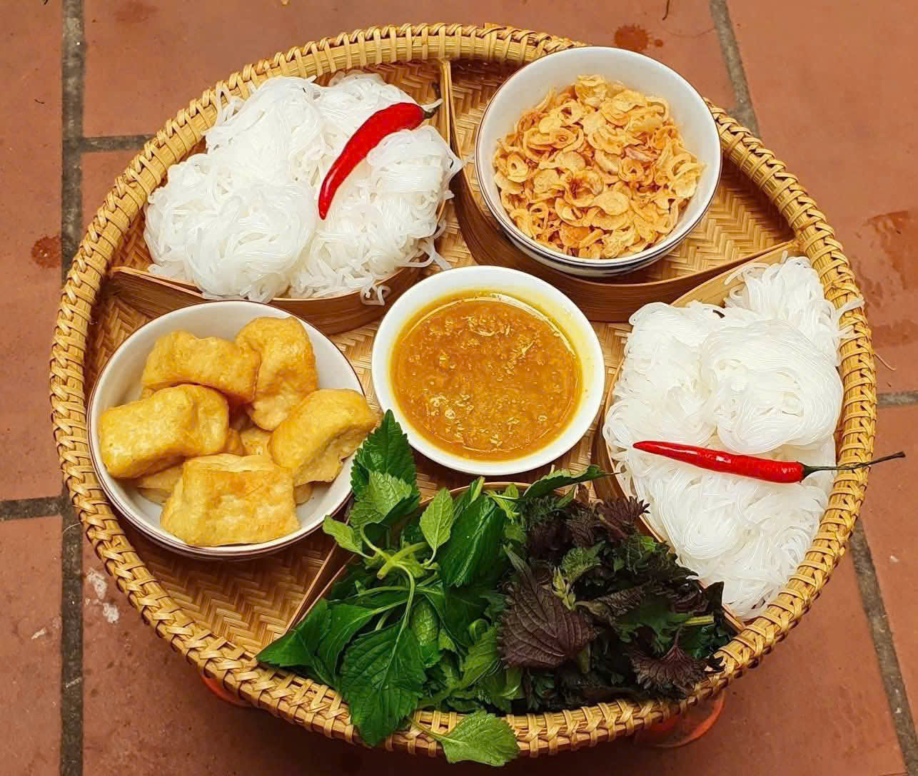 Người phụ nữ gìn giữ món ăn xưa của Hà thành- Ảnh 7. Người phụ nữ gìn giữ món ăn xưa của Hà thành- Ảnh 7.