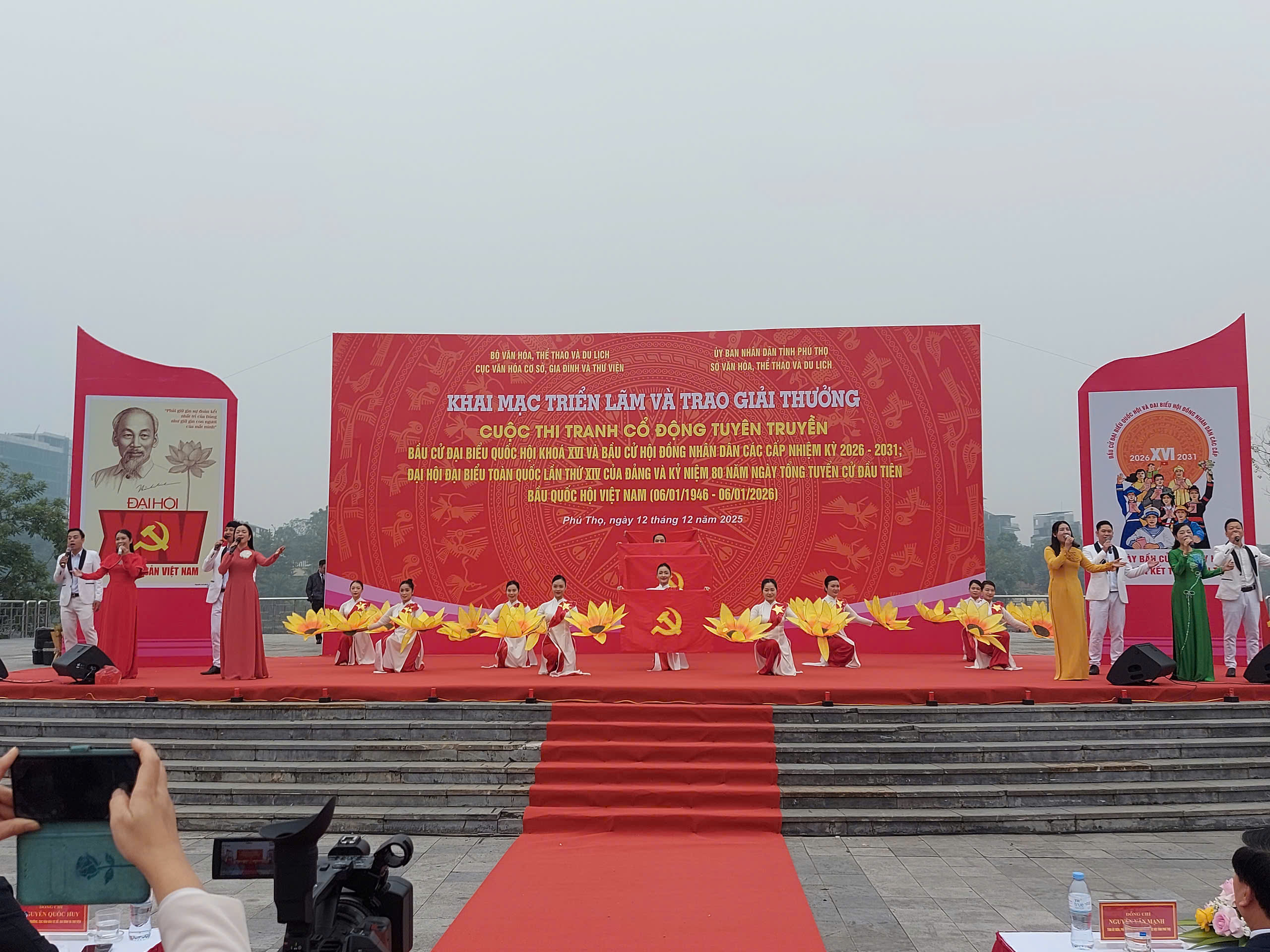 Họa sĩ Báo Phụ nữ Việt Nam đoạt giải Ba cuộc thi tranh cổ động toàn quốc tuyên truyền Đại hội Đảng XIV- Ảnh 1.