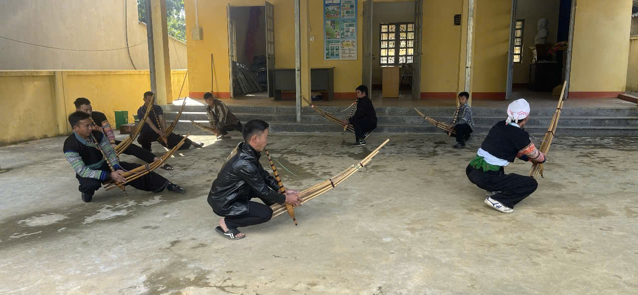 Phát triển sản xuất hiệu quả nhờ tiếp cận thông tin bằng tiếng mẹ đẻ- Ảnh 4. Phát triển sản xuất hiệu quả nhờ tiếp cận thông tin bằng tiếng mẹ đẻ- Ảnh 4.