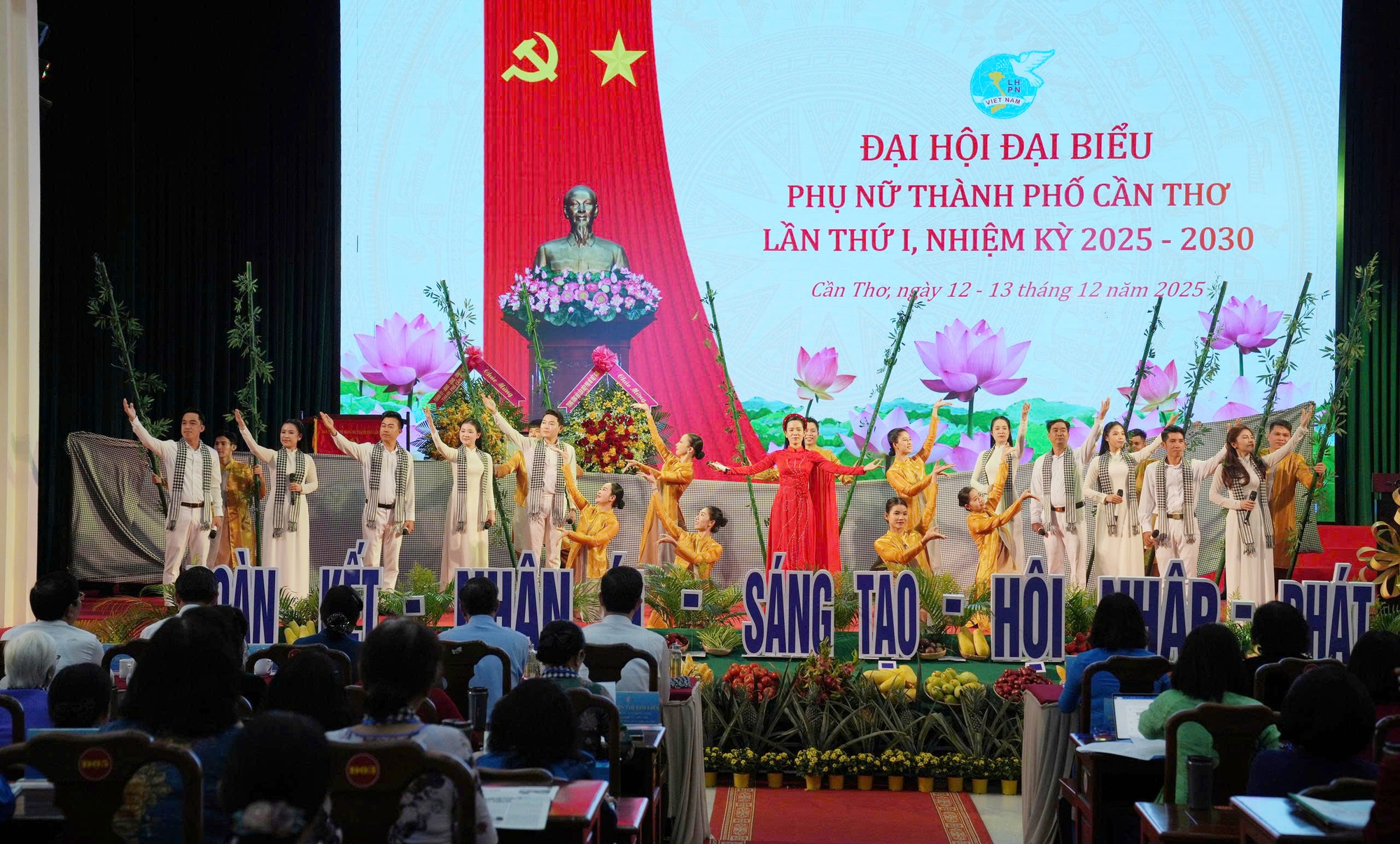 رئیس اتحادیه زنان ویتنام، نگوین تی توین، در کنگره نمایندگان زنان شهر کان تو شرکت میکند - عکس ۵. Chủ tịch Hội LHPN Việt Nam Nguyễn Thị Tuyến dự Đại hội đại biểu Phụ nữ TP Cần Thơ - Ảnh 5.