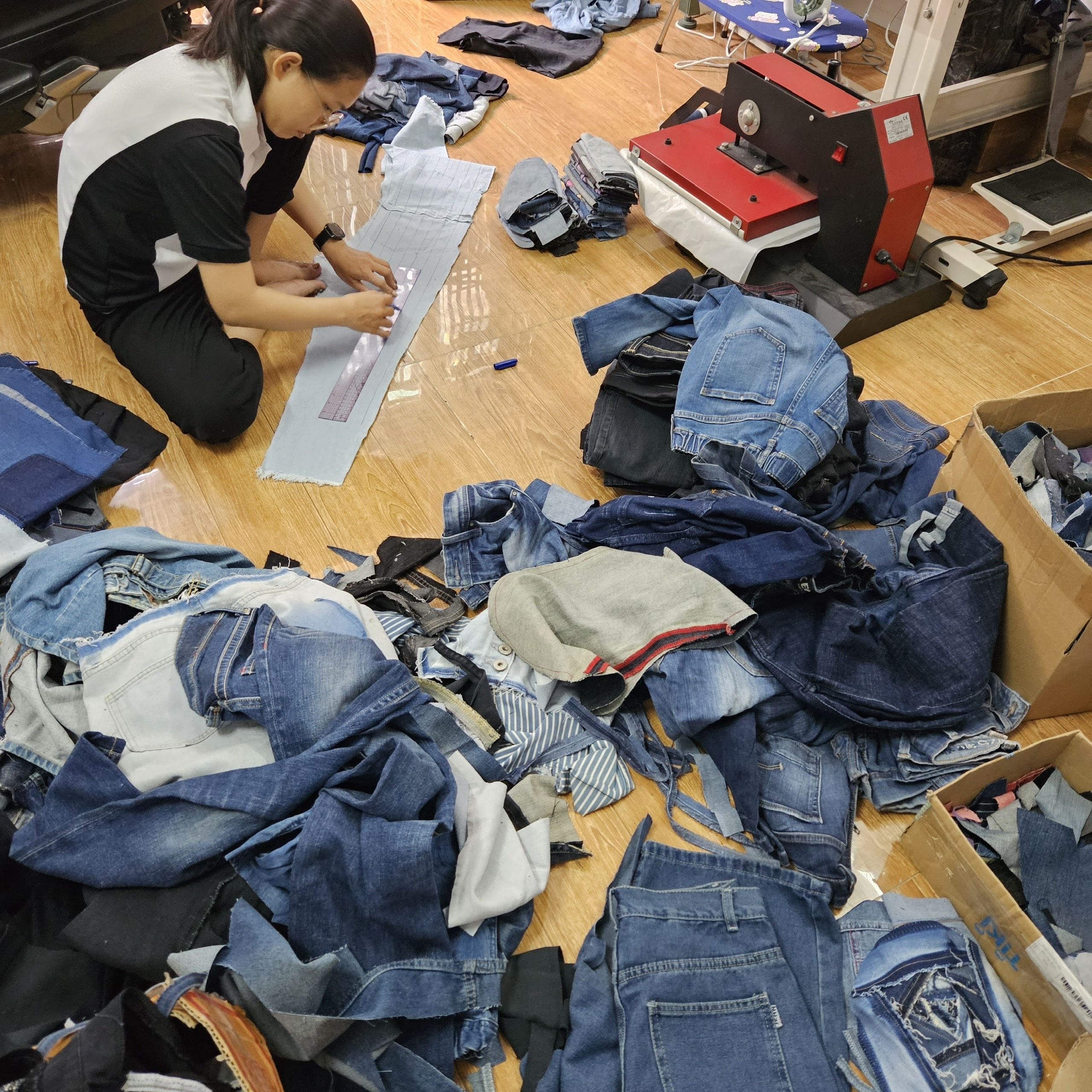 Khởi nguồn sống xanh từ một chiếc quần jeans cũ- Ảnh 3. Khởi nguồn sống xanh từ một chiếc quần jeans cũ- Ảnh 3.