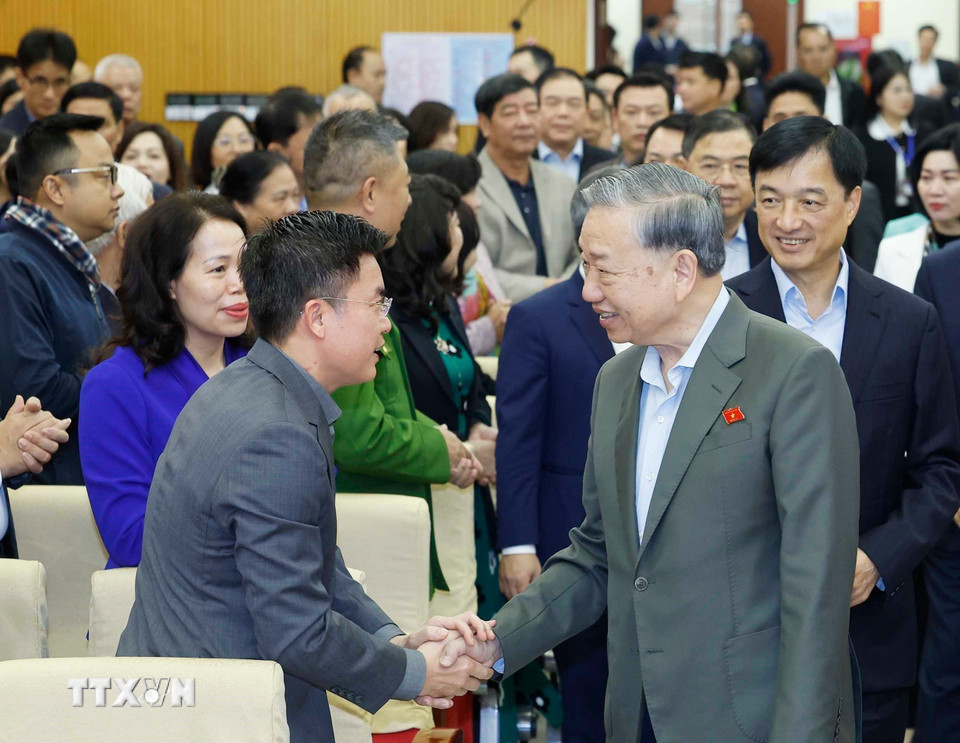 Tổng Bí thư Tô Lâm tiếp xúc cử tri Hà Nội sau Kỳ họp thứ 10, Quốc hội khóa XV- Ảnh 4.