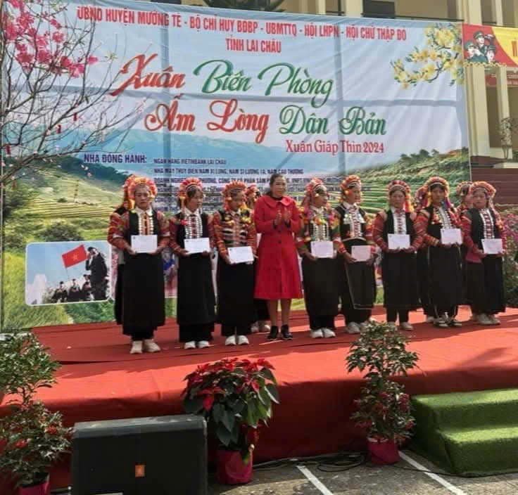 10 con số ấn tượng của phong trào phụ nữ tỉnh Lai Châu giai đoạn 2021-2025- Ảnh 8. 10 con số ấn tượng của phong trào phụ nữ tỉnh Lai Châu giai đoạn 2021-2025- Ảnh 8.