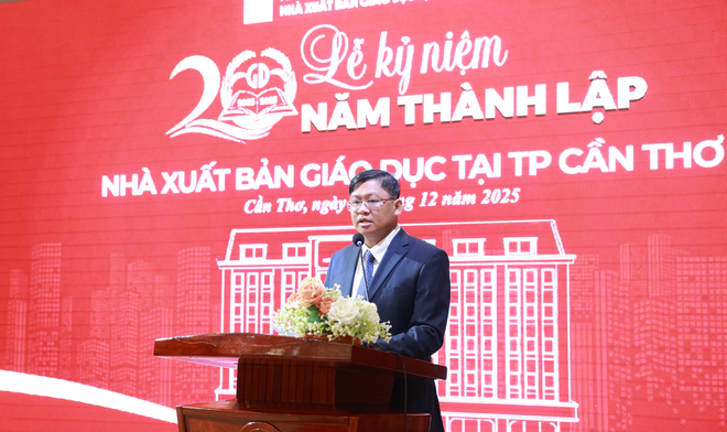 Het schenken van gezamenlijke leerboekenbibliotheken ter waarde van 3 miljard VND aan Can Tho, An Giang en Ca Mau - Foto 3. Tặng tủ sách giáo khoa dùng chung trị giá 3 tỷ đồng cho Cần Thơ, An Giang, Cà Mau- Ảnh 3.