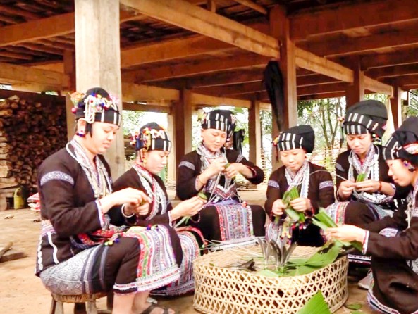 Giữ hồn rừng bằng lễ "cấm bản" của người Lự- Ảnh 1.