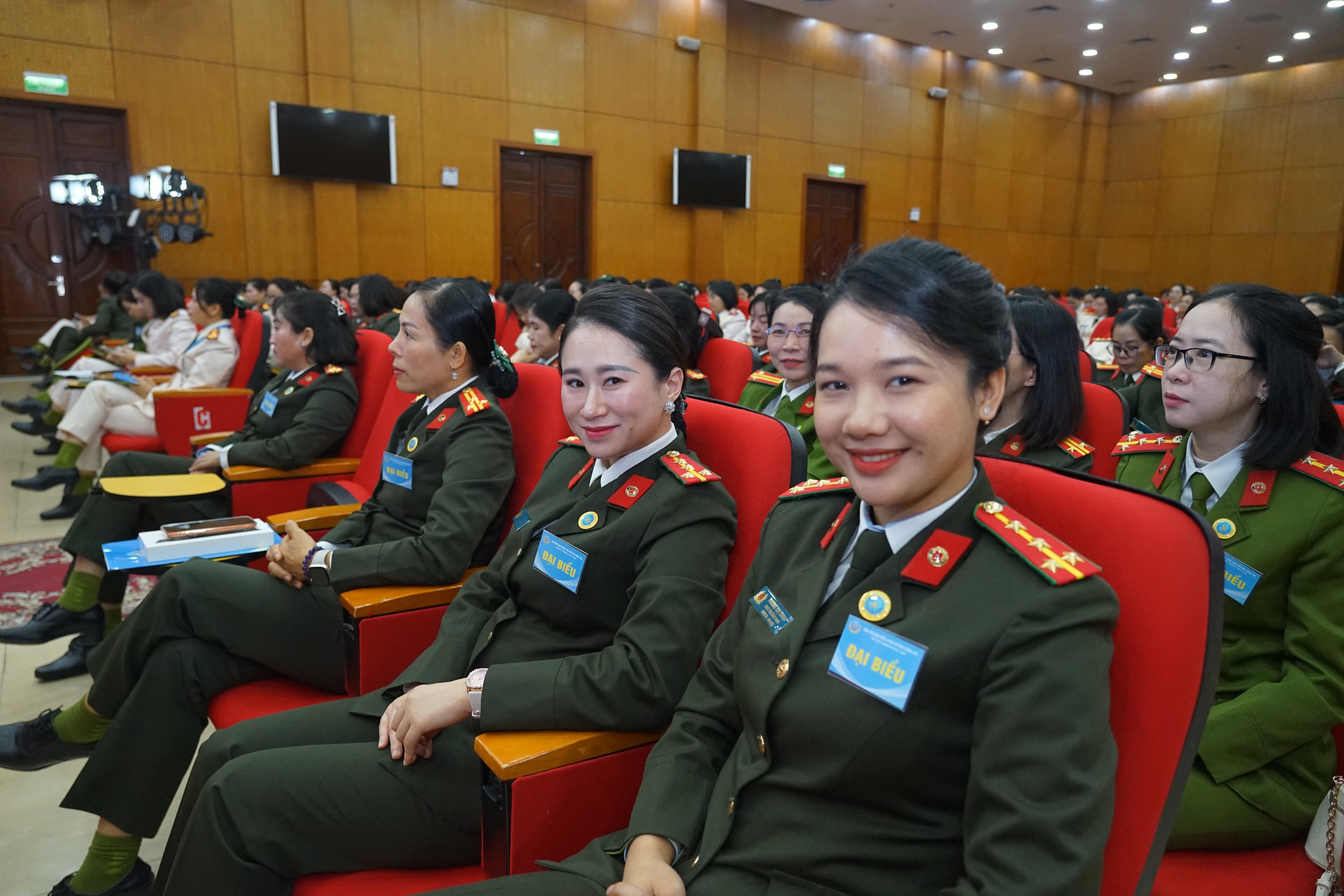 Đại hội đại biểu Phụ nữ Bộ Công an lần thứ X hoàn thành Phiên thứ nhất với nhiều nội dung quan trọng- Ảnh 3. Đại hội đại biểu Phụ nữ Bộ Công an lần thứ X hoàn thành Phiên thứ nhất với nhiều nội dung quan trọng- Ảnh 3.