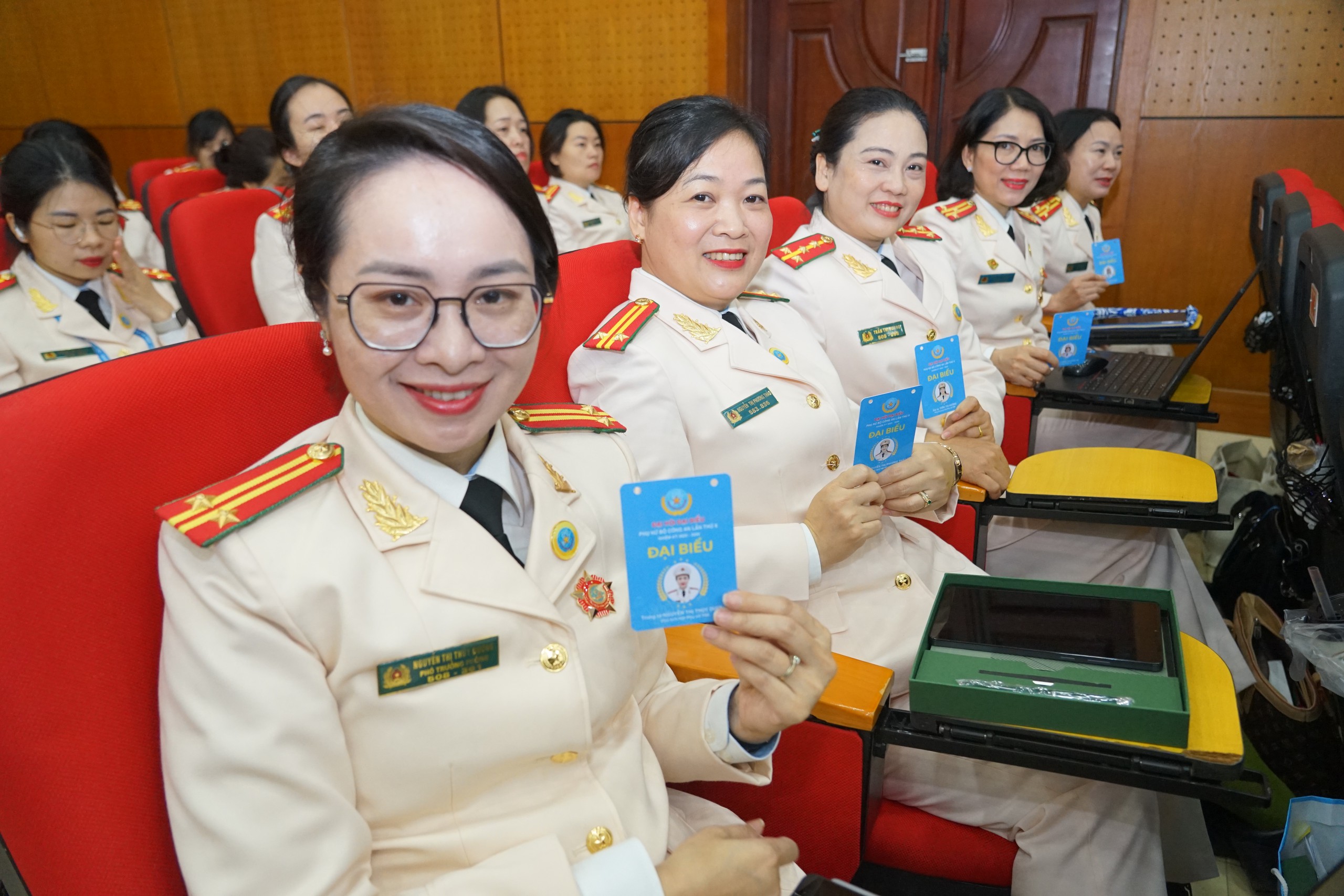 Đại hội đại biểu Phụ nữ Bộ Công an lần thứ X hoàn thành Phiên thứ nhất với nhiều nội dung quan trọng- Ảnh 6. Đại hội đại biểu Phụ nữ Bộ Công an lần thứ X hoàn thành Phiên thứ nhất với nhiều nội dung quan trọng- Ảnh 6.