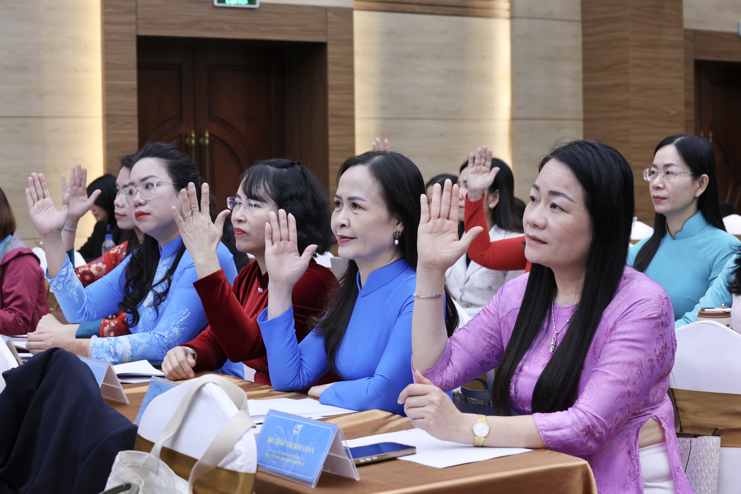 Bầu 5 đồng chí vào Ban Chấp hành TƯ Hội LHPN Việt Nam khóa XIII, nhiệm kỳ 2022-2027- Ảnh 1. Bầu 5 đồng chí vào Ban Chấp hành TƯ Hội LHPN Việt Nam khóa XIII, nhiệm kỳ 2022-2027- Ảnh 1.