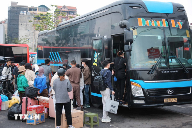 Hà Nội tăng khoảng 150 xe khách phục vụ người dân dịp Tết Dương lịch 2026- Ảnh 1.