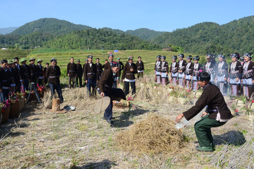 "Vũ trụ 3 tầng" trong đời sống tâm linh của người Lự ở Lai Châu- Ảnh 1. "Vũ trụ 3 tầng" trong đời sống tâm linh của người Lự ở Lai Châu- Ảnh 1.