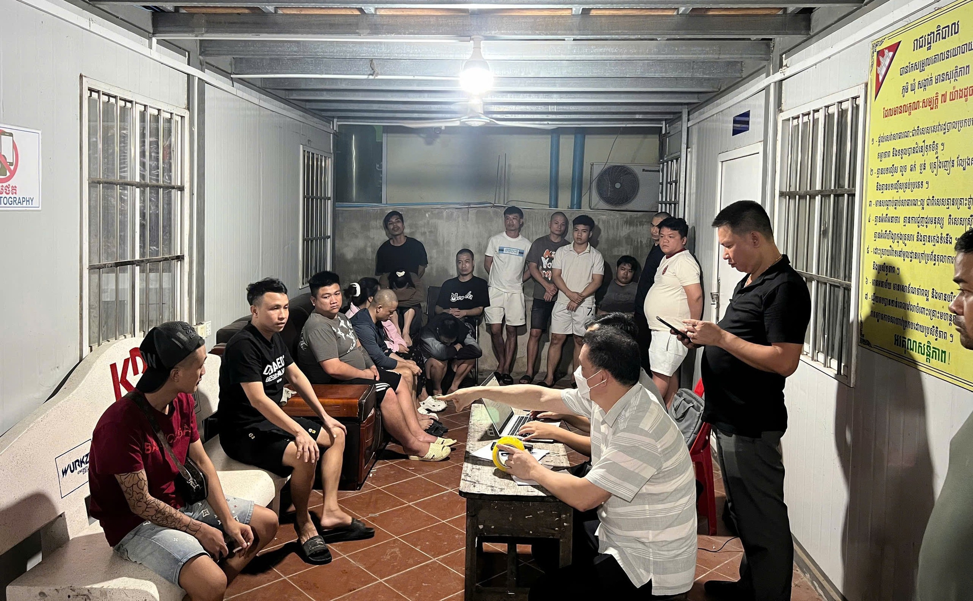 Thủ đoạn nhóm "doanh nhân thành đạt" lừa nhiều phụ nữ với số tiền hàng nghìn tỷ đồng- Ảnh 1. Thủ đoạn nhóm "doanh nhân thành đạt" lừa nhiều phụ nữ với số tiền hàng nghìn tỷ đồng- Ảnh 1.