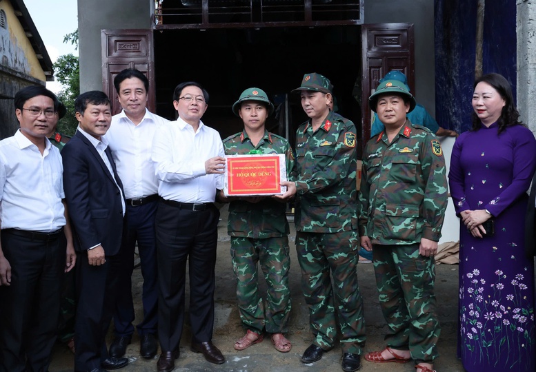 Phó Thủ tướng Hồ Quốc Dũng kiểm tra tình hình triển khai "Chiến dịch Quang Trung" tại thành phố Huế- Ảnh 2.