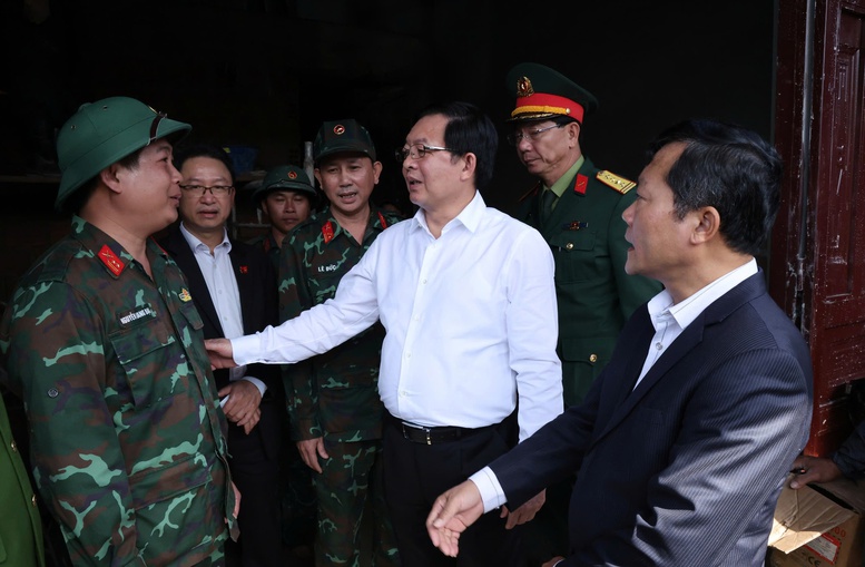 Phó Thủ tướng Hồ Quốc Dũng kiểm tra tình hình triển khai "Chiến dịch Quang Trung" tại thành phố Huế- Ảnh 1.