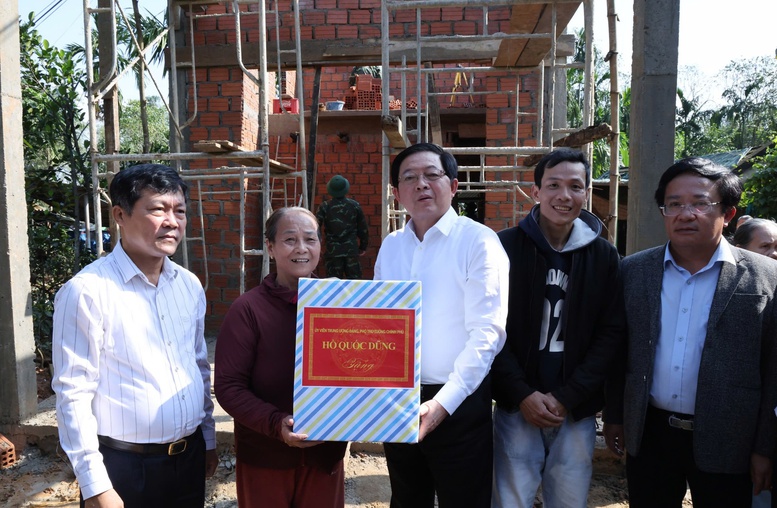 Phó Thủ tướng Hồ Quốc Dũng kiểm tra tình hình triển khai "Chiến dịch Quang Trung" tại thành phố Huế- Ảnh 6.