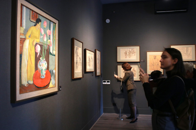 Chiêm ngưỡng tranh "song sinh" với bức "Thiếu nữ bên hoa huệ" nổi tiếng- Ảnh 2.