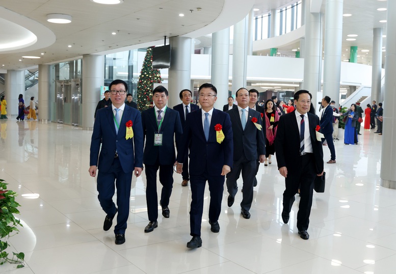 Thủ tướng Chính phủ và Chủ tịch Quốc hội dự lễ khởi công, khánh thành 234 dự án lớn trên cả nước- Ảnh 4.