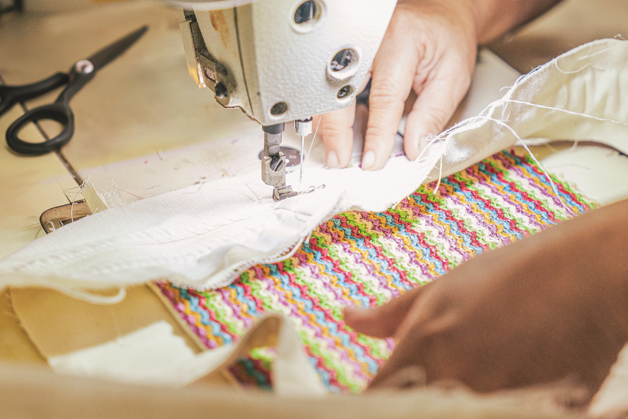 Tái chế rác thải nhựa, tạo cơ hội việc làm cho người khiếm thính- Ảnh 3. Tái chế rác thải nhựa, tạo cơ hội việc làm cho người khiếm thính- Ảnh 3.