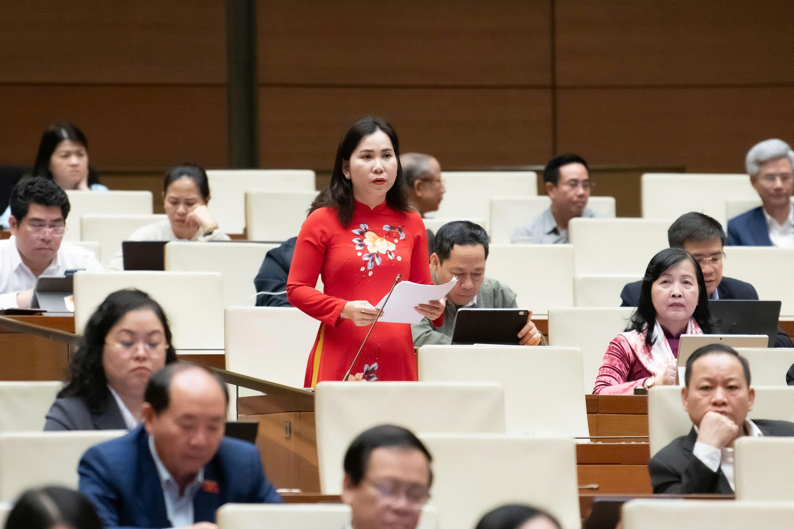 Đại biểu Quốc hội đề xuất người mắc bệnh hiểm nghèo, bị ung thư được hưởng bảo hiểm y tế 100%- Ảnh 1.