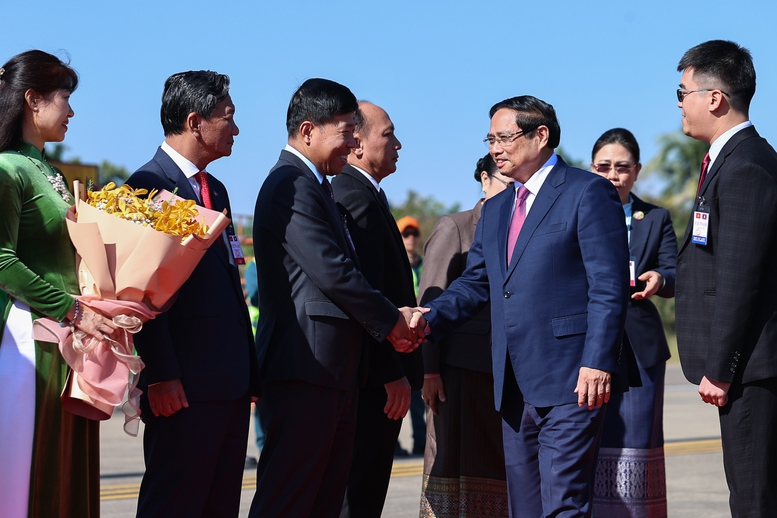 Thủ tướng Phạm Minh Chính tới Thủ đô Vientiane, bắt đầu chuyến công tác tại Lào- Ảnh 3.