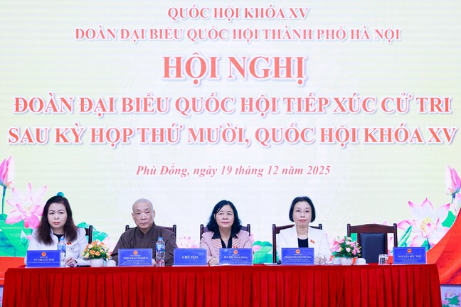 Chủ tịch Ủy ban Trung ương MTTQ Việt Nam Bùi Thị Minh Hoài tiếp xúc cử tri thành phố Hà Nội- Ảnh 2.