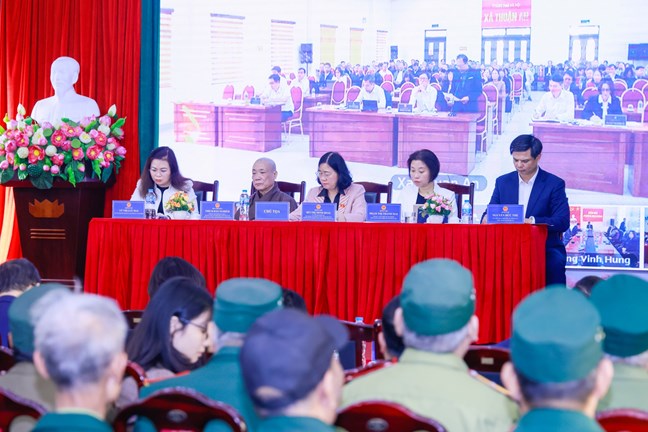 Chủ tịch Ủy ban Trung ương MTTQ Việt Nam Bùi Thị Minh Hoài tiếp xúc cử tri thành phố Hà Nội- Ảnh 1.