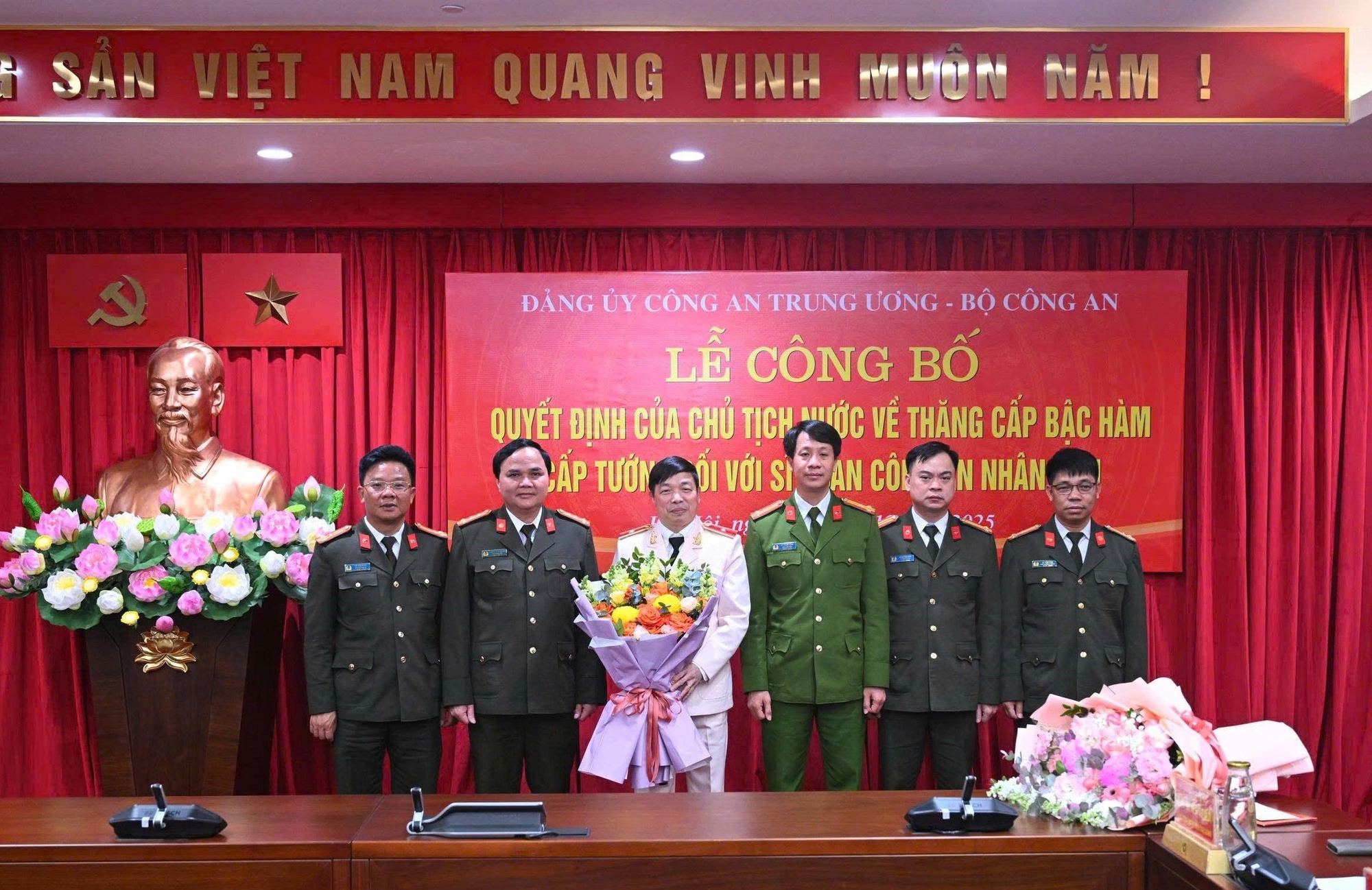 Giám đốc Công an tỉnh Cao Bằng được thăng cấp bậc hàm Thiếu tướng- Ảnh 1.