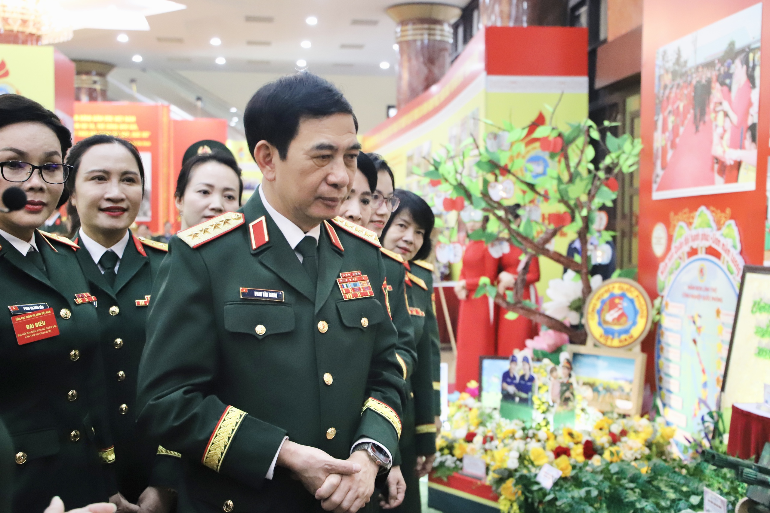 Đại hội đại biểu Phụ nữ Quân đội lần thứ VIII thành công tốt đẹp- Ảnh 2. Đại hội đại biểu Phụ nữ Quân đội lần thứ VIII thành công tốt đẹp- Ảnh 2.