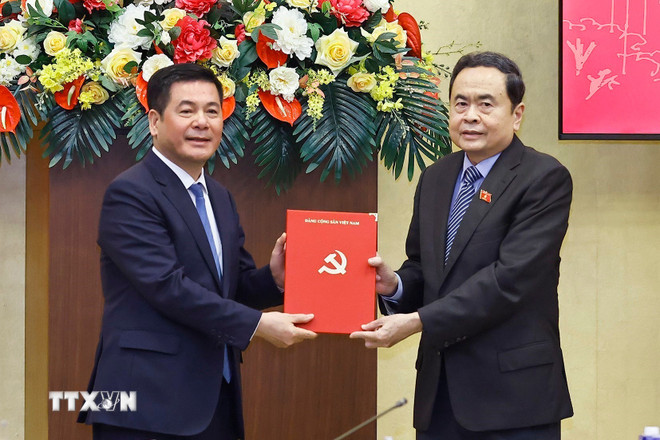 Đồng chí Nguyễn Hồng Diên giữ chức Phó Bí thư chuyên trách Đảng ủy Quốc hội- Ảnh 1.