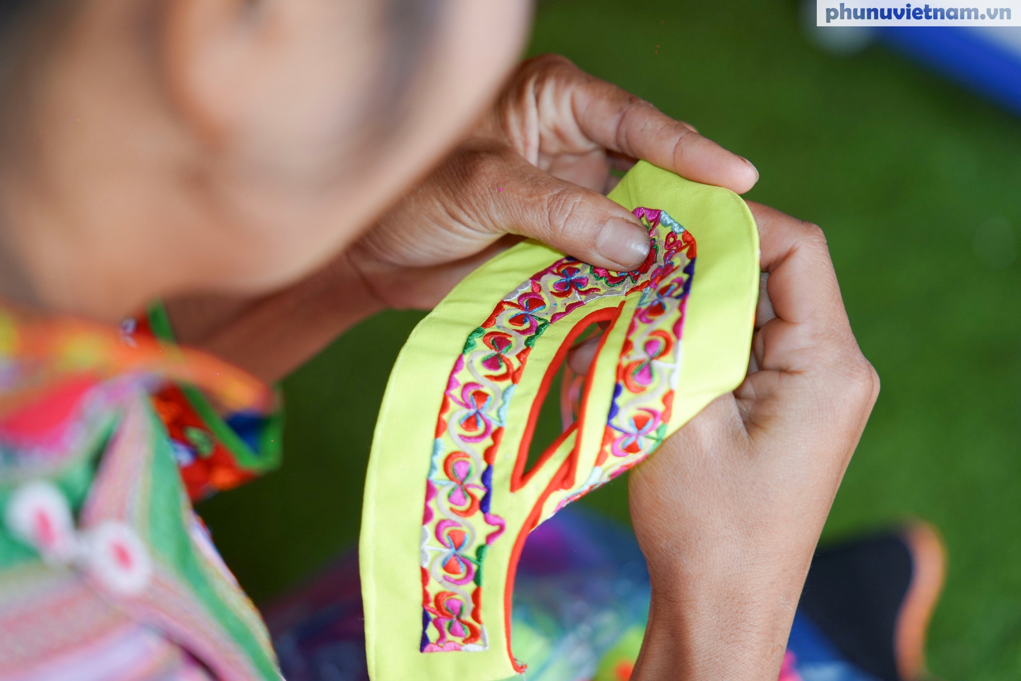 Nỗ lực “thắp sáng” di sản nghề thêu truyền thống ở Huổi Lèng- Ảnh 14.