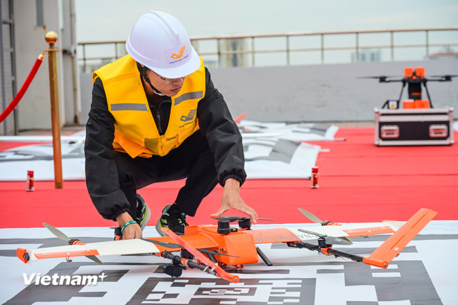 Lần đầu tiên thí điểm ứng dụng UAV trong vận chuyển y tế tại Hà Nội- Ảnh 1.