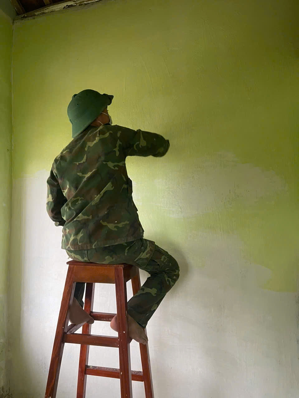 "Khoác áo mới" cho những mái ấm thắm tình quân dân- Ảnh 4. "Khoác áo mới" cho những mái ấm thắm tình quân dân- Ảnh 4.