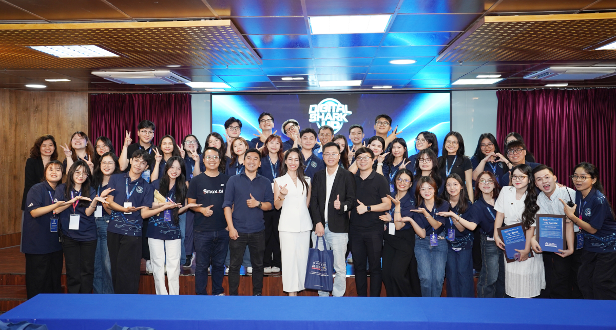 Les quatre filles qui ont remporté le premier prix du concours « Digital Shark Up 2025 » - Photo 1. 4 cô gái đoạt giải Quán quân cuộc thi