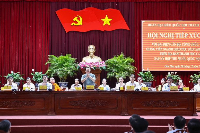 Thủ tướng: Dự kiến đầu tư gần 700 nghìn tỷ đồng cho y tế và giáo dục trong 10 năm tới- Ảnh 1.