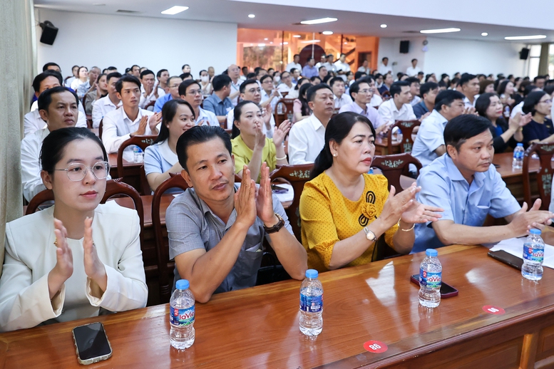 Thủ tướng: Dự kiến đầu tư gần 700 nghìn tỷ đồng cho y tế và giáo dục trong 10 năm tới- Ảnh 9.