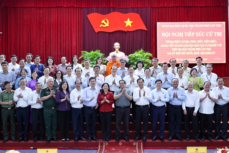 Thủ tướng: Dự kiến đầu tư gần 700 nghìn tỷ đồng cho y tế và giáo dục trong 10 năm tới- Ảnh 10.