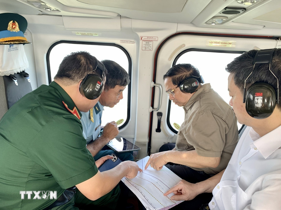 Thủ tướng Phạm Minh Chính kiểm tra tiến độ thi công cao tốc Cà Mau-Đất Mũi- Ảnh 1.