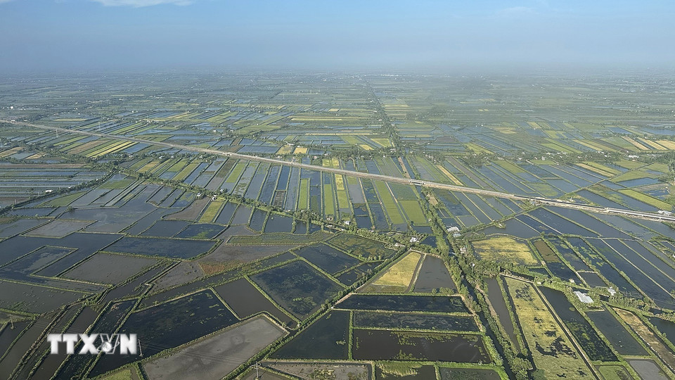 Thủ tướng Phạm Minh Chính kiểm tra tiến độ thi công cao tốc Cà Mau-Đất Mũi- Ảnh 4.