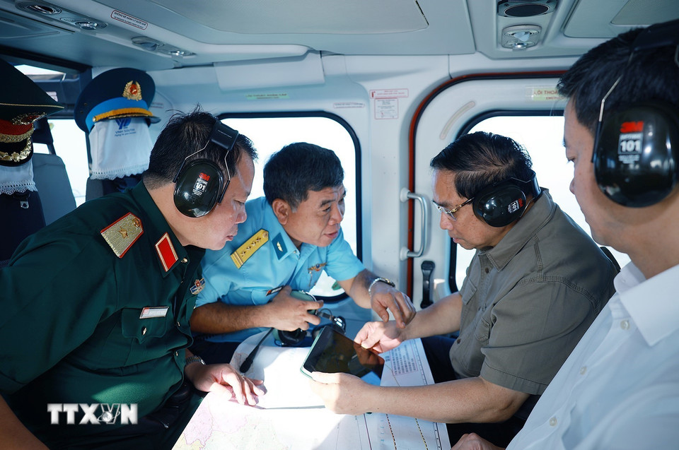 Thủ tướng Phạm Minh Chính kiểm tra tiến độ thi công cao tốc Cà Mau-Đất Mũi- Ảnh 6.