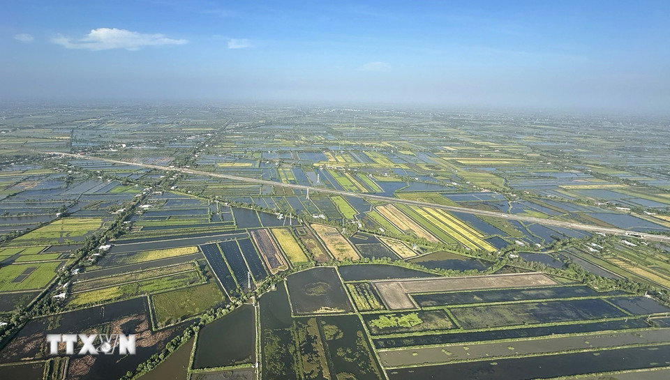 Thủ tướng Phạm Minh Chính kiểm tra tiến độ thi công cao tốc Cà Mau-Đất Mũi- Ảnh 7.