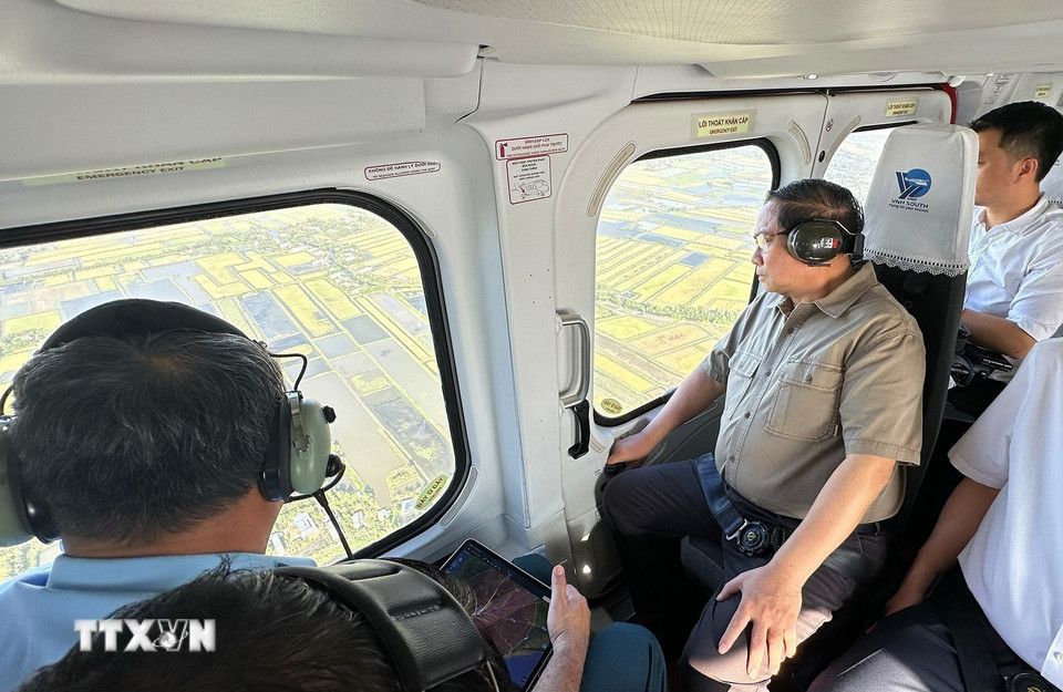 Thủ tướng Phạm Minh Chính kiểm tra tiến độ thi công cao tốc Cà Mau-Đất Mũi- Ảnh 9.