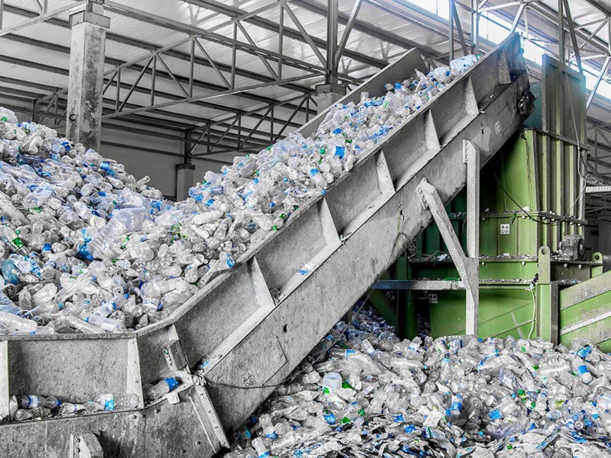 Dùng chai nhựa tái chế thành tất ấm mùa đông- Ảnh 3. Dùng chai nhựa tái chế thành tất ấm mùa đông- Ảnh 3.