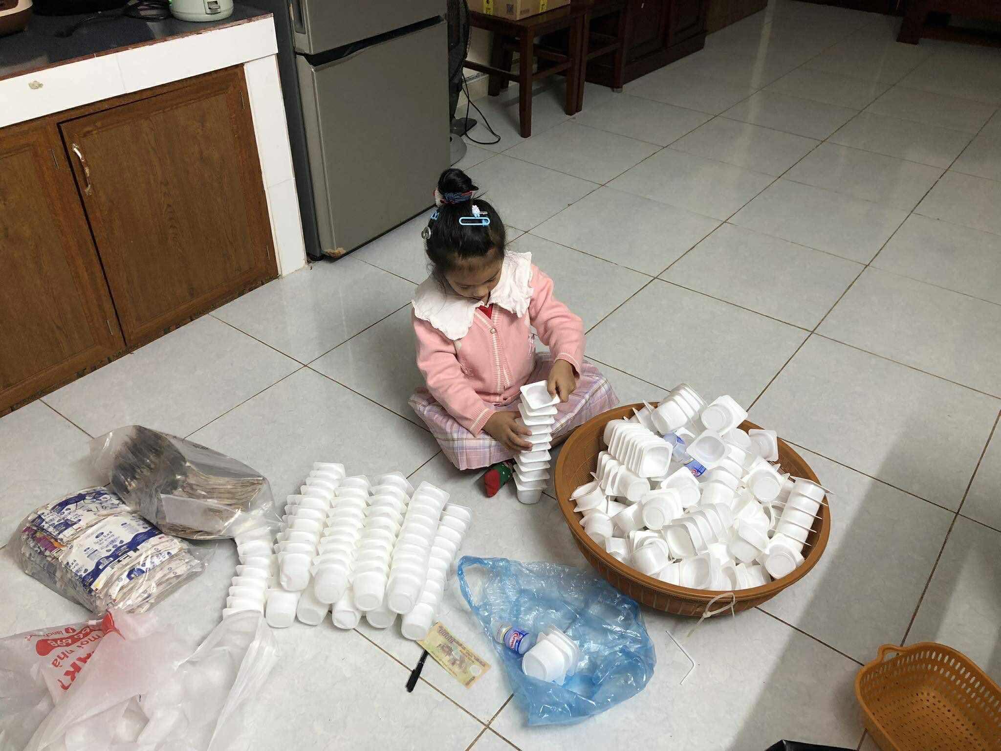 Dùng chai nhựa tái chế thành tất ấm mùa đông- Ảnh 7. Dùng chai nhựa tái chế thành tất ấm mùa đông- Ảnh 7.