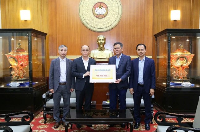 2,5 tỷ đồng từ Liên hiệp các tổ chức người Việt Nam tại LB Nga hỗ trợ đồng bào khắc phục thiệt hại do bão, lũ- Ảnh 3.