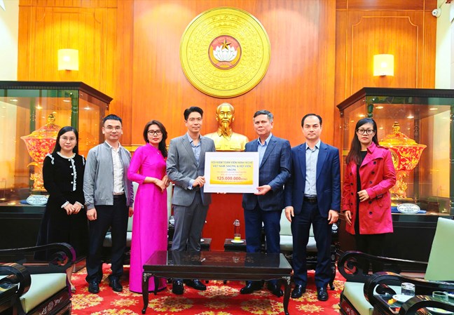 2,5 tỷ đồng từ Liên hiệp các tổ chức người Việt Nam tại LB Nga hỗ trợ đồng bào khắc phục thiệt hại do bão, lũ- Ảnh 4.