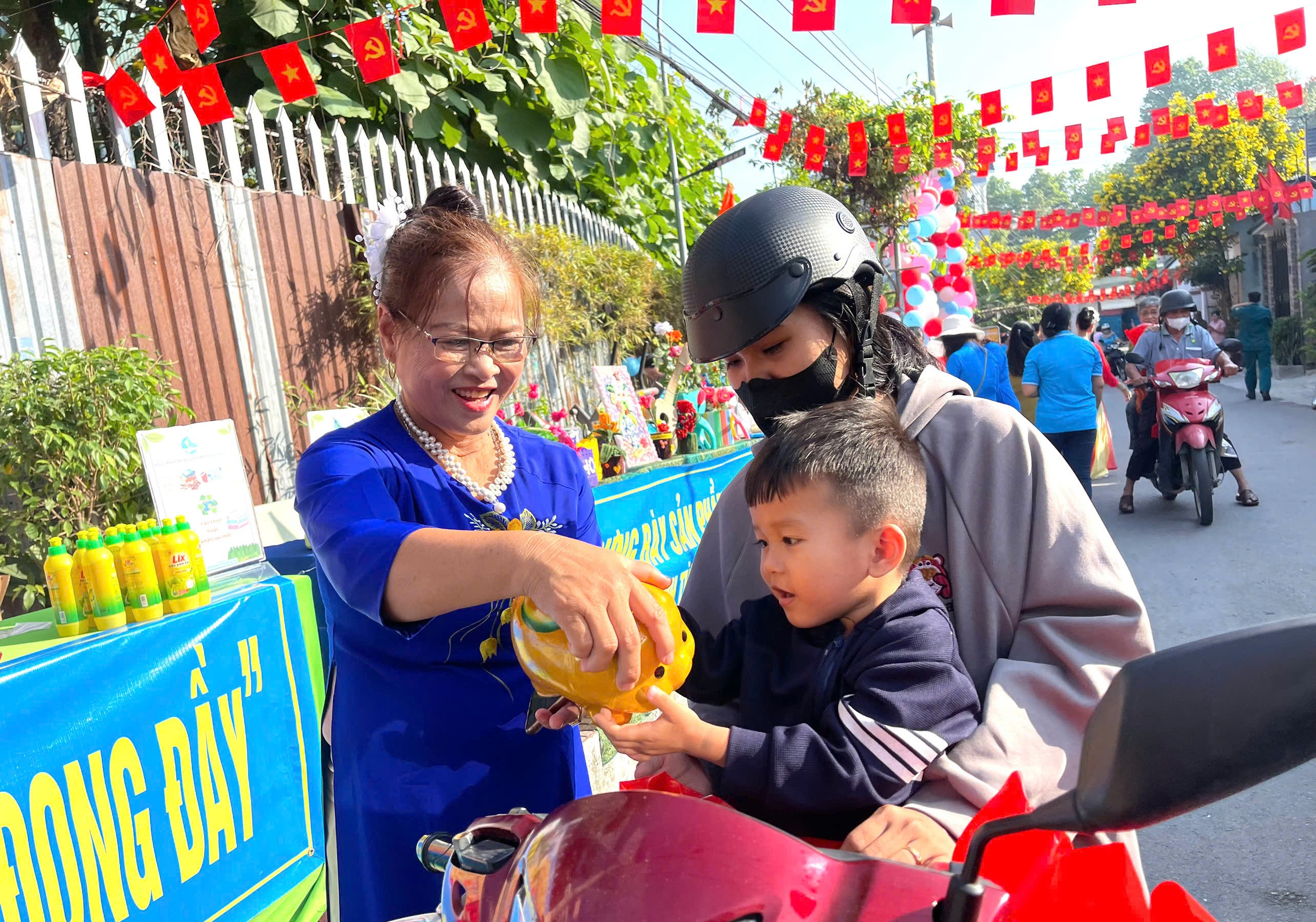 TPHCM: Hội LHPN phường Phú Lợi mang "Xuân nghĩa tình" đến với hội viên, phụ nữ- Ảnh 6. TPHCM: Hội LHPN phường Phú Lợi mang "Xuân nghĩa tình" đến với hội viên, phụ nữ- Ảnh 6.