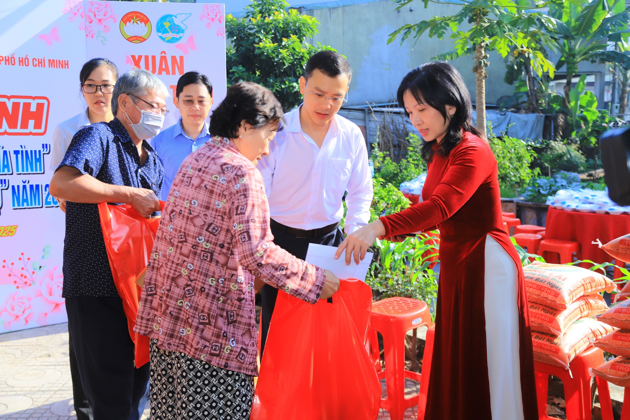 TPHCM: Hội LHPN phường Phú Lợi mang "Xuân nghĩa tình" đến với hội viên, phụ nữ- Ảnh 4. TPHCM: Hội LHPN phường Phú Lợi mang "Xuân nghĩa tình" đến với hội viên, phụ nữ- Ảnh 4.